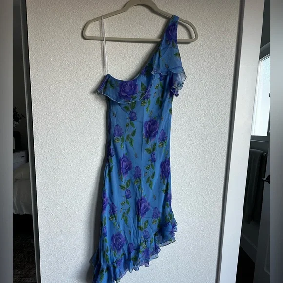 Mirae Paris Livi One Shoulder Mini Dress in Blooming Blue - Picture 8 of 8